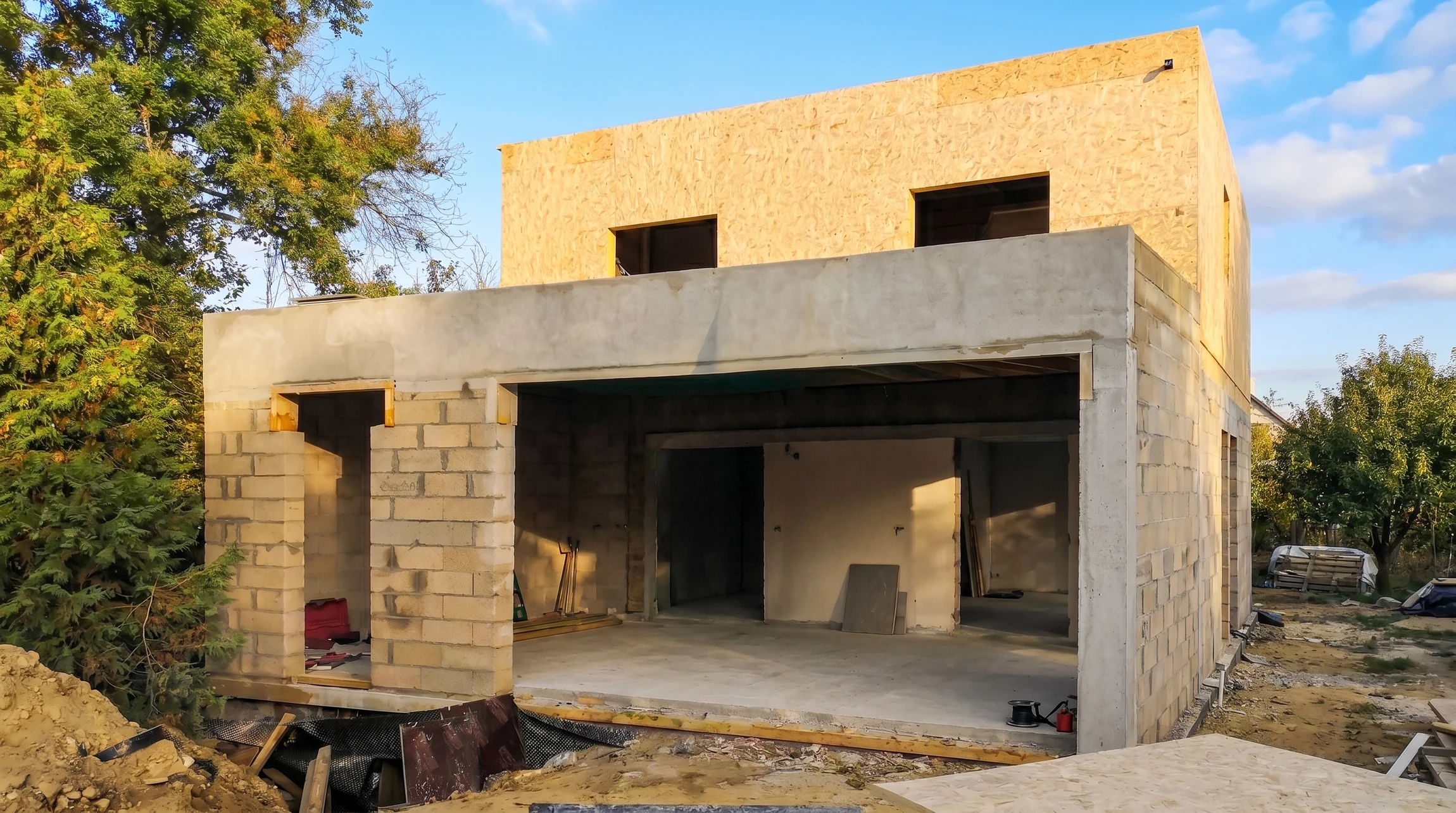 Maison individuelle en cours de construction, vue extérieure