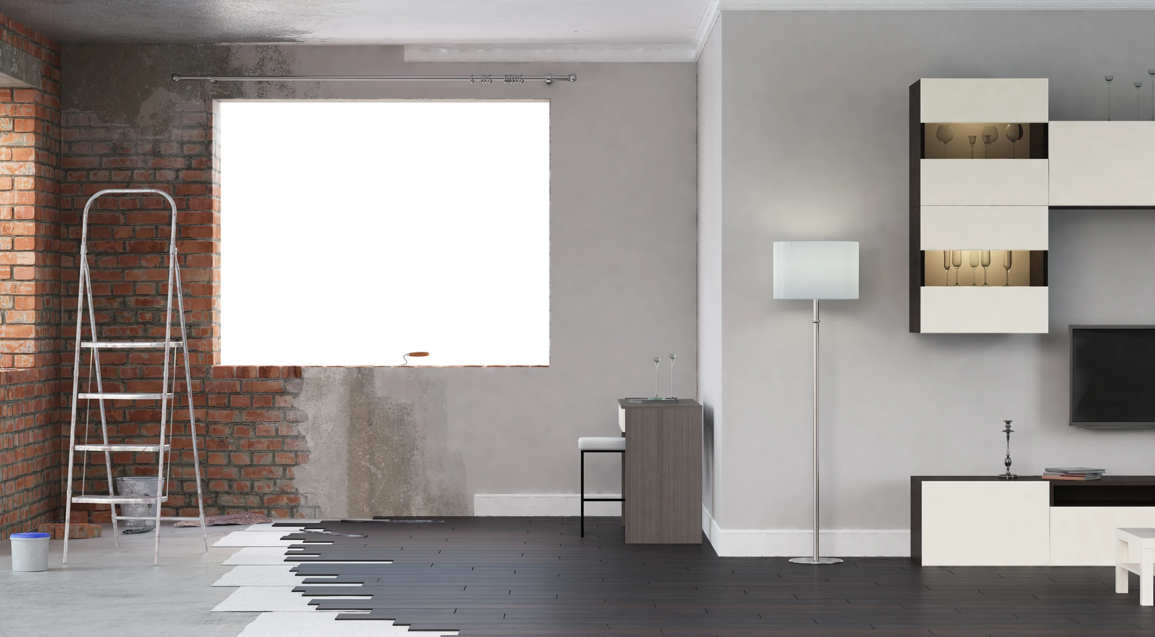 Intérieur d'appartement en cours de rénovation avec mur en briques apparentes partiellement enduit, échafaudage métallique, seau et outils au sol